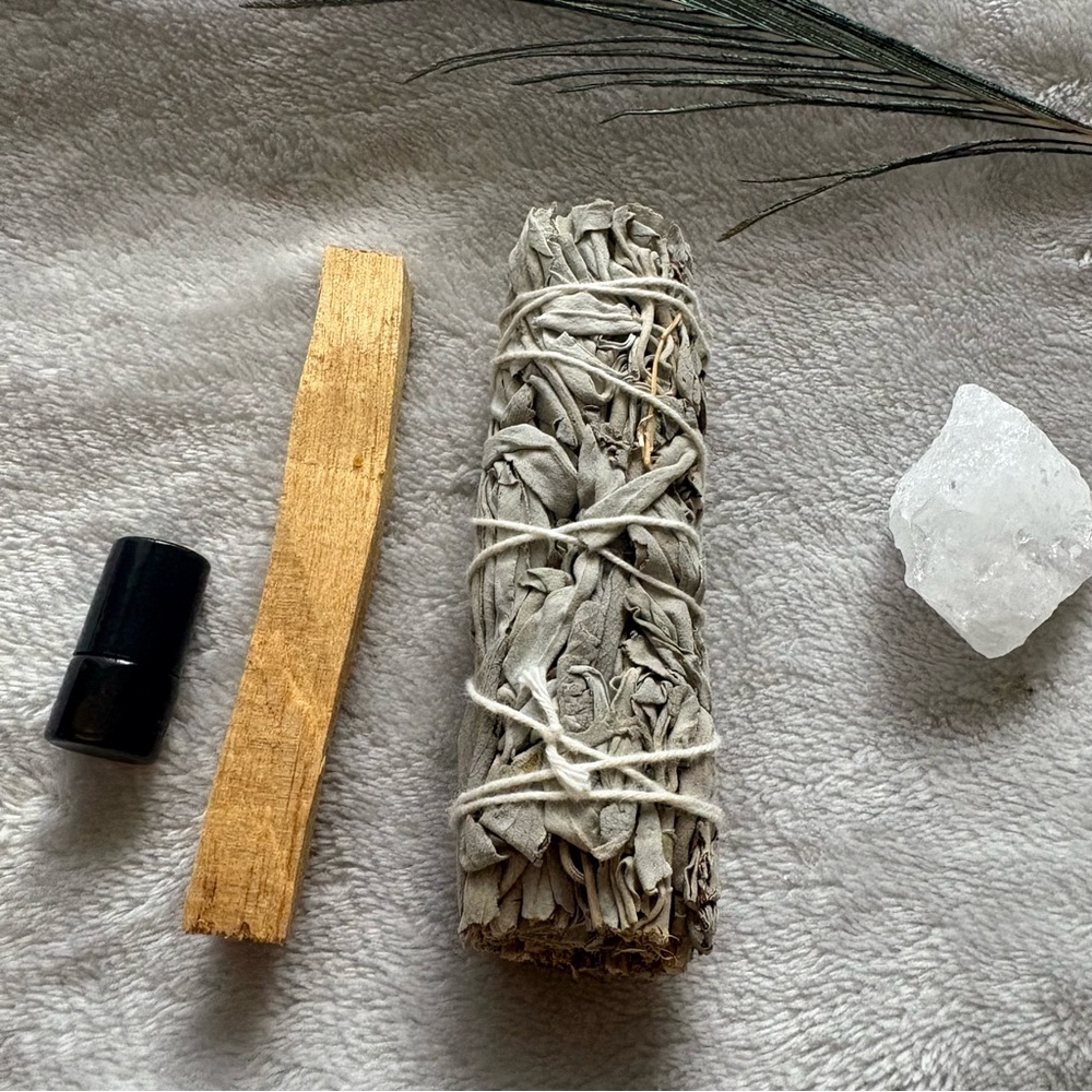 Spirit Cleanse Bundle – Smudge Kit with Quartz - Picture 3 of 4